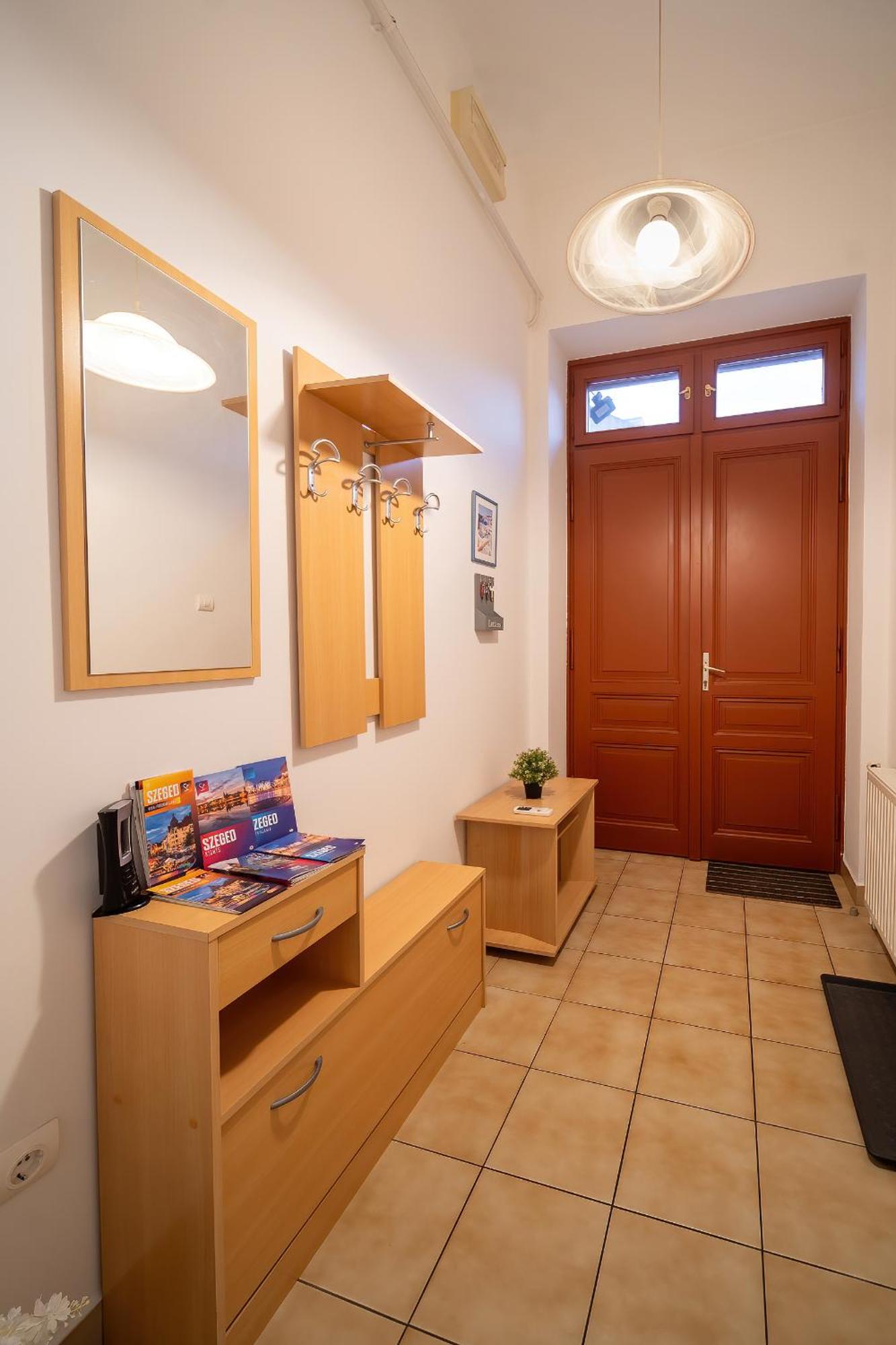 Tomka Apartman Seghedin Exterior foto